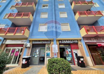 Edificio all\'aperto - Commercial Activity Via Sferracavallo
 
124, Palermo - photo 1