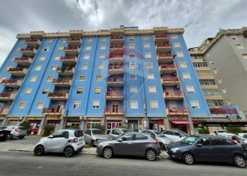 Edificio all\'aperto - Commercial Activity Via Sferracavallo
 
124, Palermo - photo 7