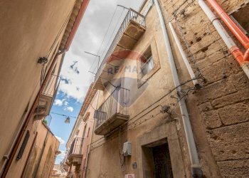 Edificio all\'aperto - Casa indipendente Via Barletta
 
38-40, Caltagirone - foto 24