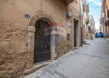 Edificio all\'aperto - Casa indipendente Via Barletta
 
38-40, Caltagirone - foto 25