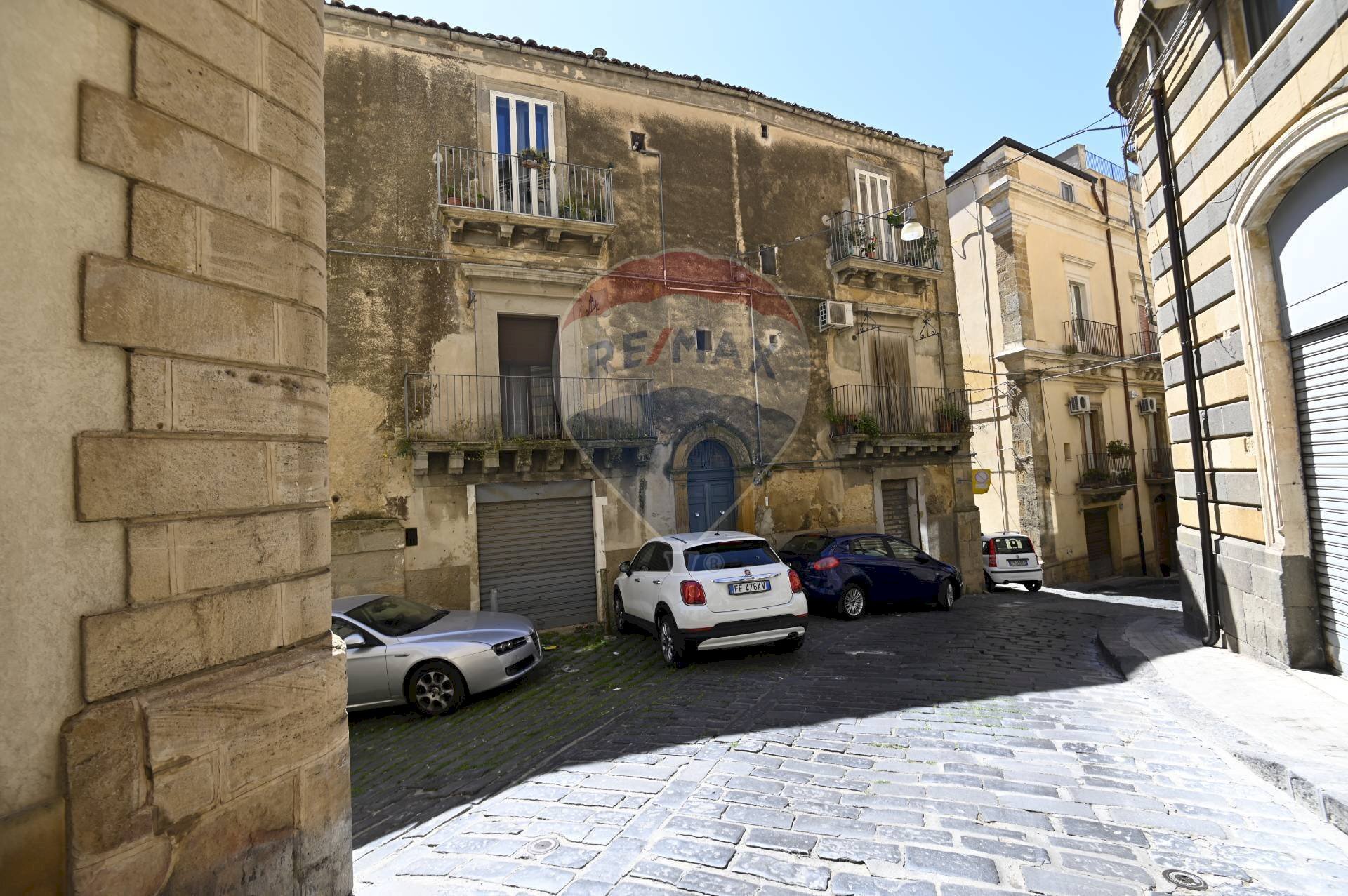 Edificio all\'aperto - Semi-detached house Via Infermeria
 
54, Caltagirone - photo 1