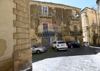 Edificio all\'aperto - Casa semi indipendente Via Infermeria
 
54, Caltagirone - foto 2