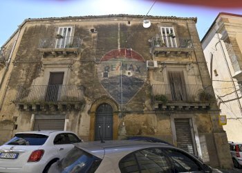 Edificio all\'aperto - Casa semi indipendente Via Infermeria
 
54, Caltagirone - foto 3