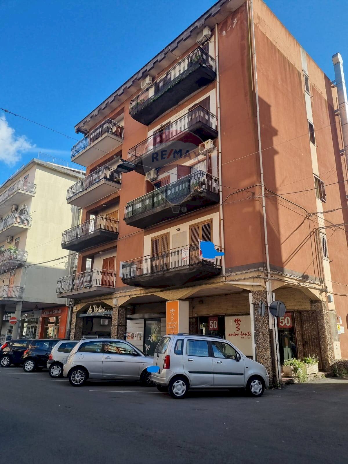 Edificio all\'aperto - Commercial Premises corso san vito
 
snc, Mascalucia - photo 1