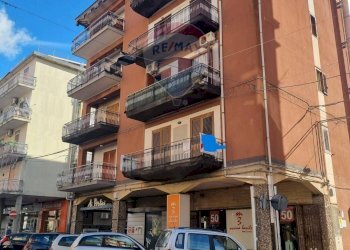 Edificio all\'aperto - Locale Commerciale corso san vito
 
snc, Mascalucia - foto 1