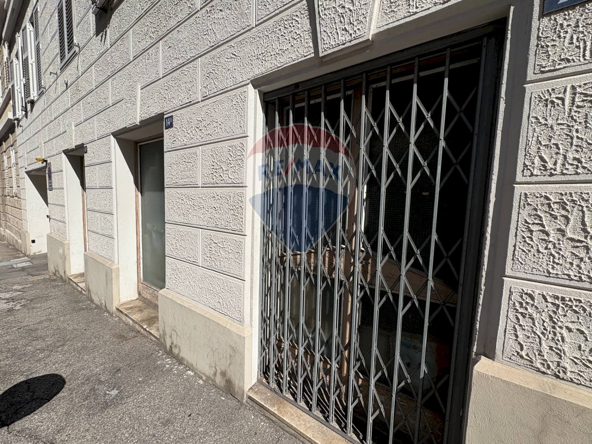 Edificio all\'aperto - Box via Vecellio
 
14, Trieste - foto 3