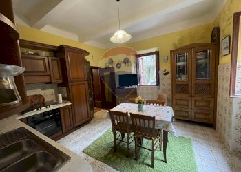 Sala da pranzo - Casa semi indipendente Strada dell'abetone e del brennero Località Ponte Coccia
 
4, Bagni di Lucca - foto 7
