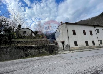 Casa all\'aperto - Casa semi indipendente Strada dell'abetone e del brennero Località Ponte Coccia
 
4, Bagni di Lucca - foto 24