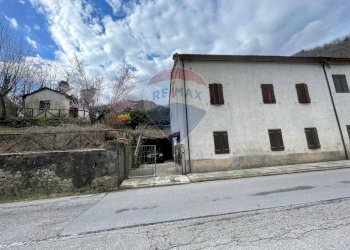 Casa all\'aperto - Casa semi indipendente Strada dell'abetone e del brennero Località Ponte Coccia
 
4, Bagni di Lucca - foto 25