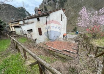Casa all\'aperto - Casa semi indipendente Strada dell'abetone e del brennero Località Ponte Coccia
 
4, Bagni di Lucca - foto 27