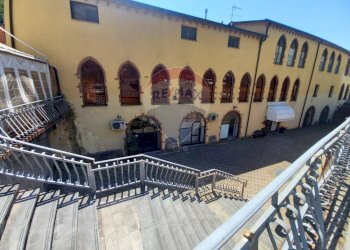 Edificio all\'aperto - Locale Commerciale Viale Roma
9, Bagni di Lucca - foto 1