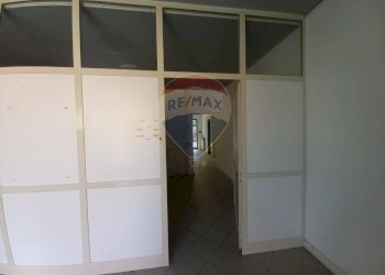 Parete divisoria- corridoio - Locale Commerciale Viale Roma
9, Bagni di Lucca - foto 6