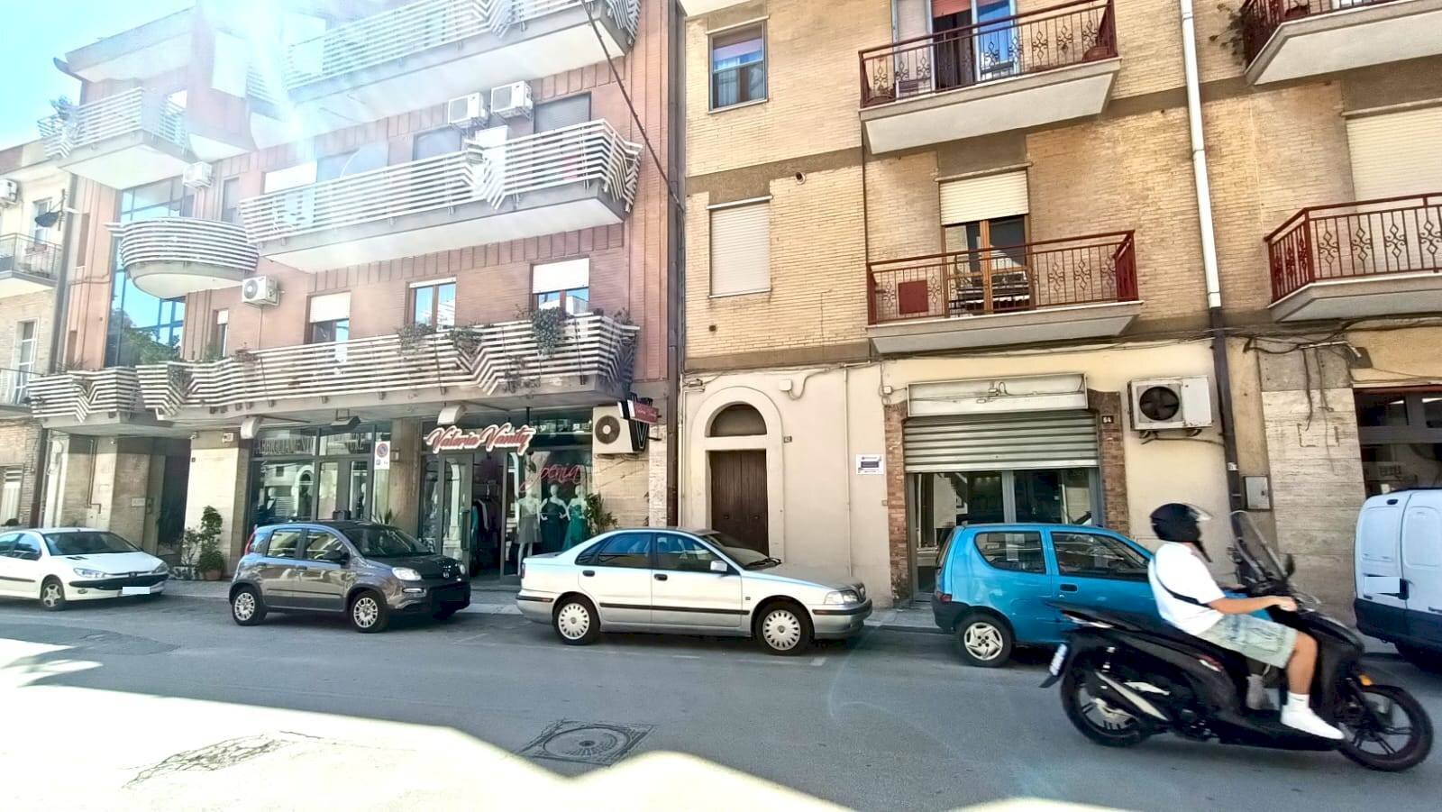 Foto 3 - Locale Commerciale VIA VITTORIO VENETO
 
64, Lucera - foto 3