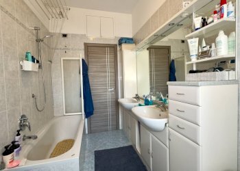 Bagno - Three-room apartment VIALE FRATELLI CASIRAGHI
325, Sesto San Giovanni - photo 17