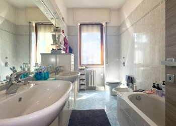Bagno - Three-room apartment VIALE FRATELLI CASIRAGHI
325, Sesto San Giovanni - photo 18