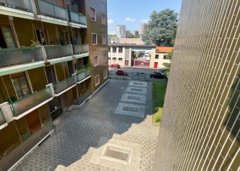 Vista dal balcone - Three-room apartment VIALE FRATELLI CASIRAGHI
325, Sesto San Giovanni - photo 27
