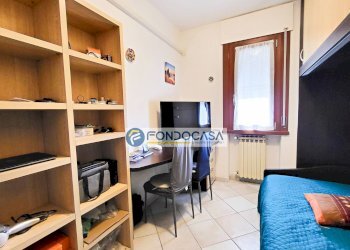 camera da letto - Three-room apartment Via Treviso
 
20, Massa - photo 14