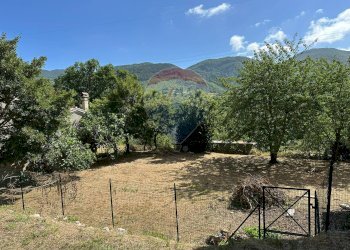 Vista delle montagne - Semi-detached house Via Nazionale
 
103, Pizzone - photo 9