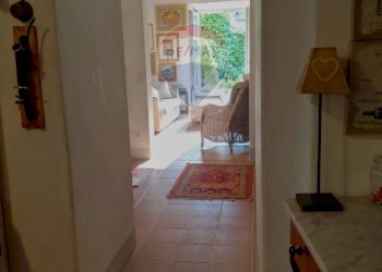 Hall / corridoio - Semi-detached house Via Coltura
 
1, Lenna - photo 10