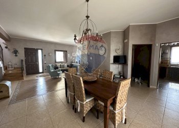 Sala da pranzo - Villa via l29
 
87, Villabate - foto 14