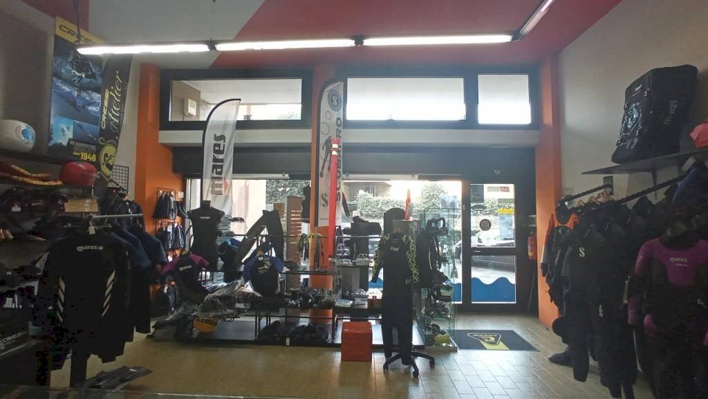 Interno non residenziale - Shop via Antonio Gramsci, 24, Borgomanero - photo 2