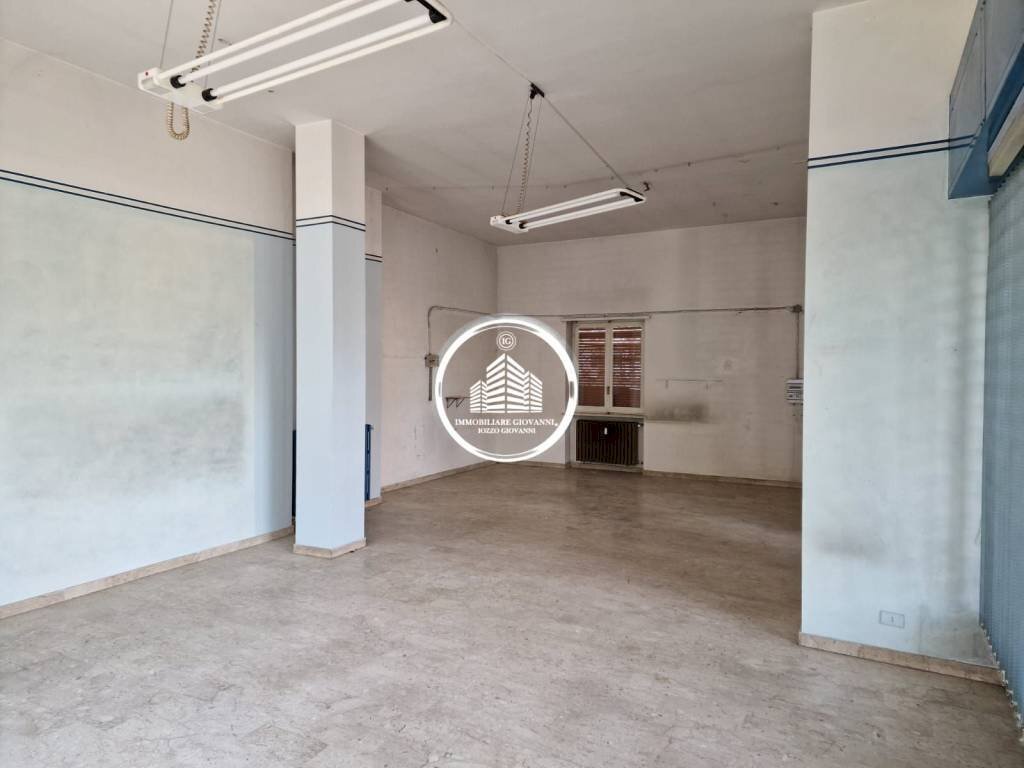 Interno non residenziale - Shop via Giovanni Piumati, 82, Bra - photo 2