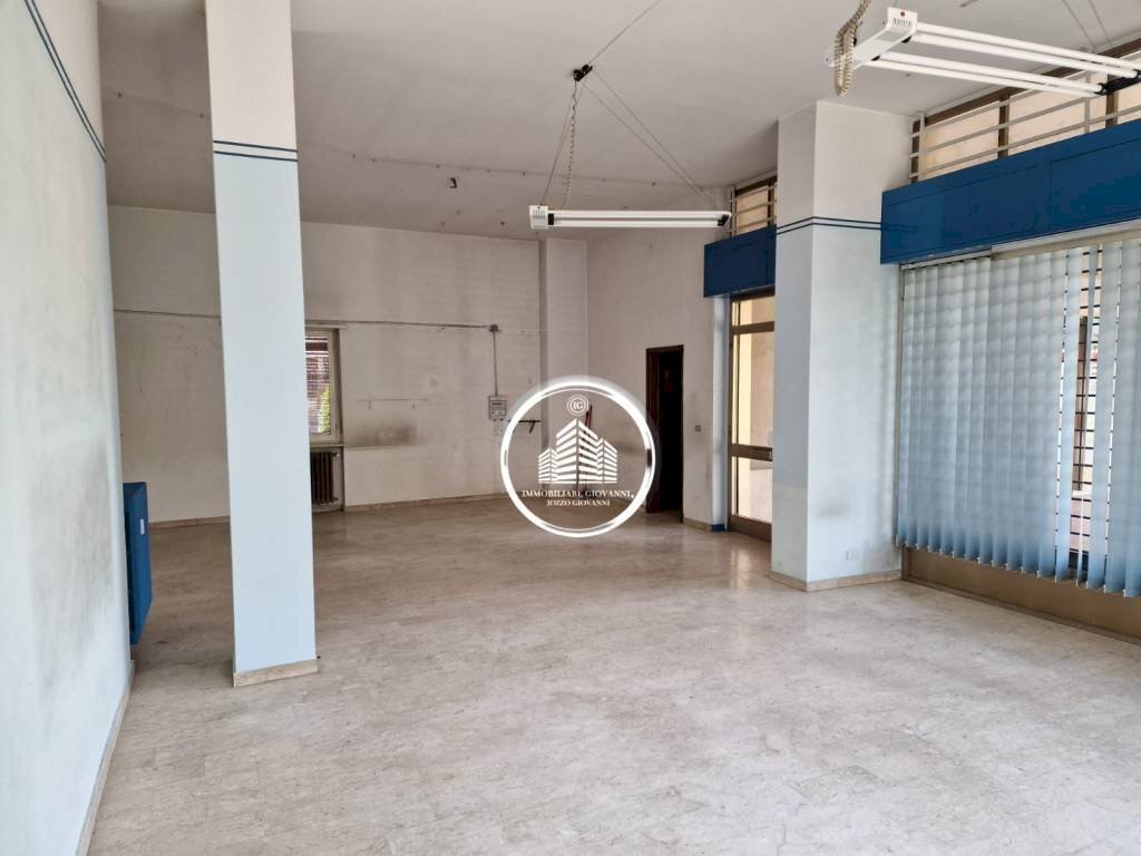 Interno non residenziale - Shop via Giovanni Piumati, 82, Bra - photo 3