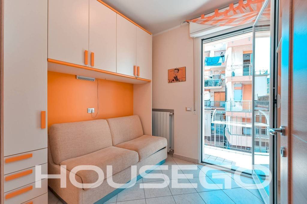 Camera da letto - Three-room apartment via Germania, 33, Spotorno - photo 2