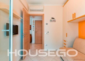 Camera da letto - Three-room apartment via Germania, 33, Spotorno - photo 14