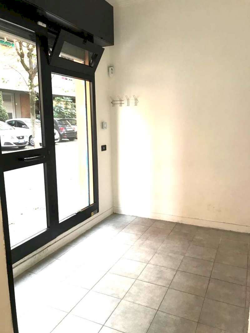 ambiente 1 - Negozio via Andrea Costa, 118, Bologna (zona Costa Saragozza) - foto 2