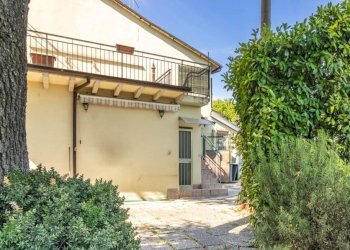 Porzione di casa Borgo Tossignano - foto 1