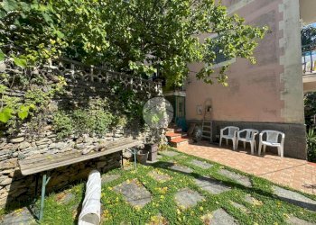 Semi-detached house Passo Soprano, Avegno - photo 1