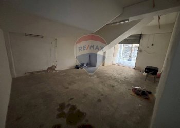 Parcheggio - Warehouse Via De Caro
83, Catania - photo 5