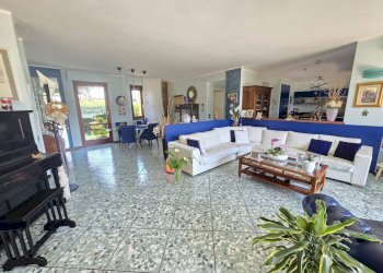 Soggiorno - Villa VIA CASTELLO
 
25, Annone di Brianza - photo 37