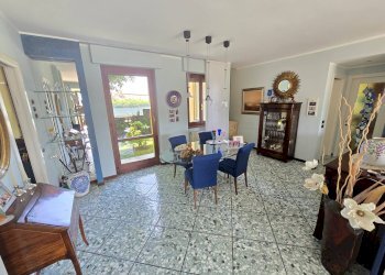 Sala da pranzo - Villa VIA CASTELLO
 
25, Annone di Brianza - photo 44