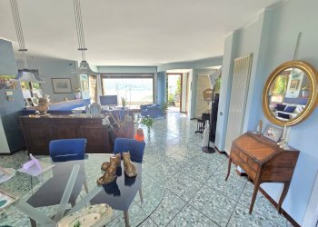 Sala da pranzo - Villa VIA CASTELLO
 
25, Annone di Brianza - photo 45