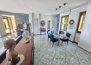 Sala da pranzo - Villa VIA CASTELLO
 
25, Annone di Brianza - photo 46