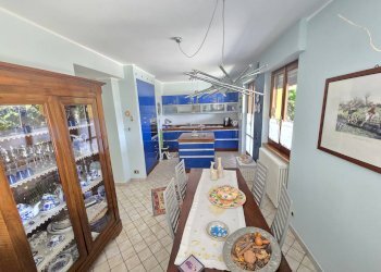 Sala da pranzo - Villa VIA CASTELLO
 
25, Annone di Brianza - photo 48