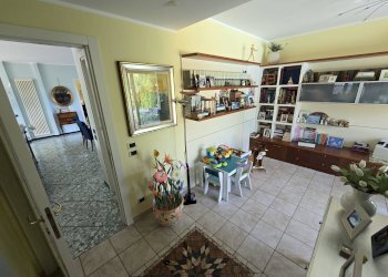 Sala da pranzo - Villa VIA CASTELLO
 
25, Annone di Brianza - photo 60