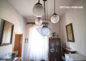 DETTAGLIO LAMPADARIO - Casa indipendente VIA DELLA LAMA
 
17, Roccastrada - foto 9