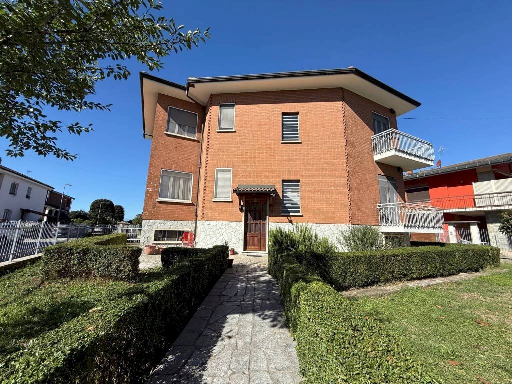 Facciata - Villa via Murazzano, 2, Carmagnola - foto 1