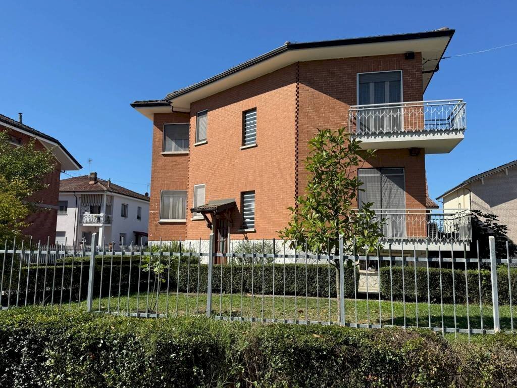 Facciata - Villa via Murazzano, 2, Carmagnola - foto 3