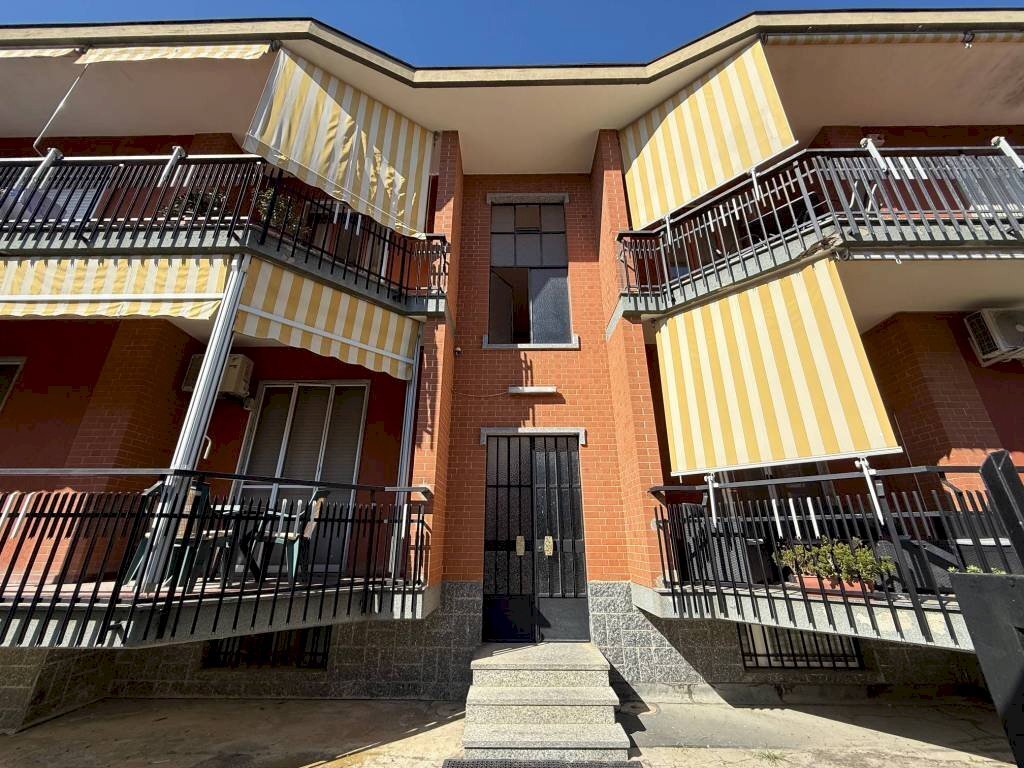 Facciata - Quadrilocale via Carlo Maina, 40, Poirino - foto 2