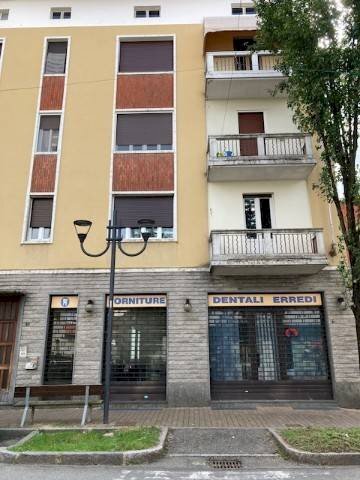 Facciata - Negozio via del Mercato, Cossato - foto 1