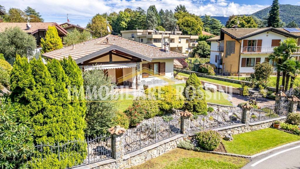 Facciata - Villa via Enzo Ferrari, 3a, Brusimpiano - foto 3