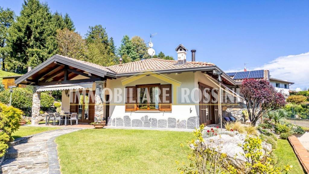 Facciata - Villa via Enzo Ferrari, 3a, Brusimpiano - foto 1