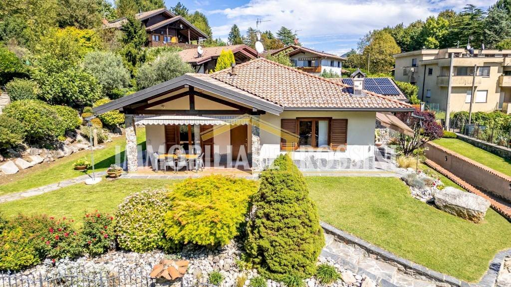 Facciata - Villa via Enzo Ferrari, 3a, Brusimpiano - foto 2