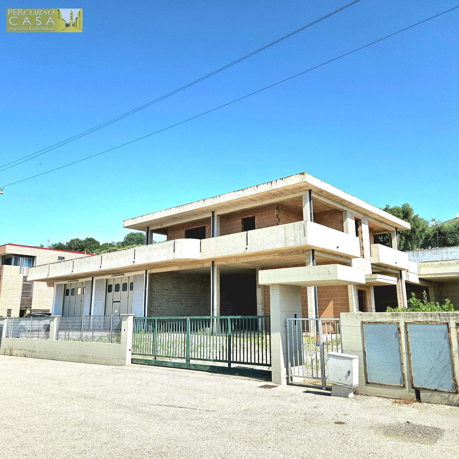 Foto 1 - Capannone Via del Commercio, Bellante - foto 1