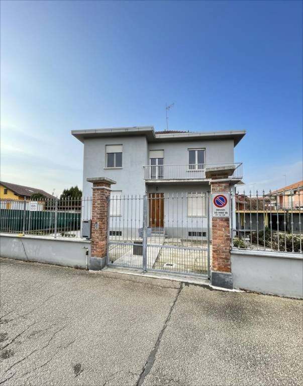 Facciata - Villa corso Cesare Battisti, 67, Carignano - foto 1