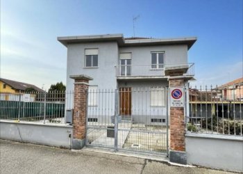 Facciata - Villa corso Cesare Battisti, 67, Carignano - foto 1